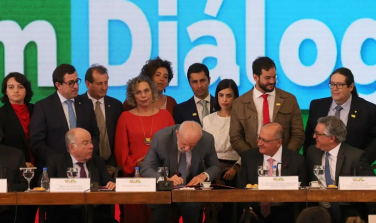 Notícia - Lula sanciona taxação de compras internacionais de até 50 dólares