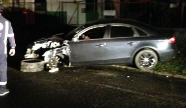 Notícia - Dois postes são derrubados em Criciúma após colisões