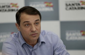 Notícia - Carlos Moisés nega redução de impostos para bares e restaurantes