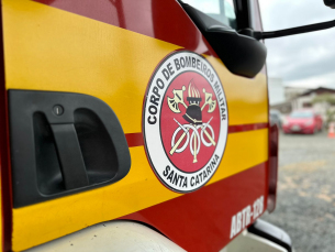 Notícia - Motociclista morre em acidente envolvendo duas motos e um carro em Içara