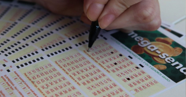 Notícia - Concurso 2978 da Mega-Sena: veja os números sorteados neste sábado (28)
