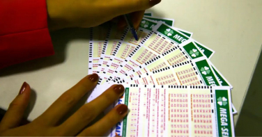 Notícia - Mega-Sena sorteia prêmio de R$ 28 milhões neste sábado