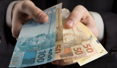 Notícia - Acumulada, Mega-Sena pode pagar R$ 38 mi neste sábado