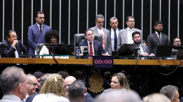 Notícia - O que muda para trabalhadores com o fim da escala 6x1 aprovado na Câmara