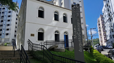 Notícia - Casarão centenário que abrigou família com 15 filhos será restaurado em SC