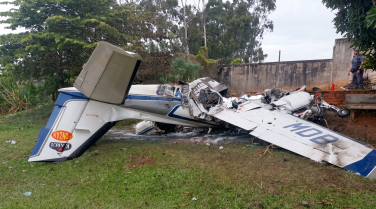 Notícia - Queda de avião após decolagem deixa dois mortos no interior de São Paulo