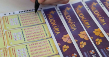 Notícia - Concurso 345 da +Milionária: veja os números sorteados no sábado (11)