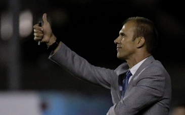 Notícia - Milton Mendes assume Retrô na Série C