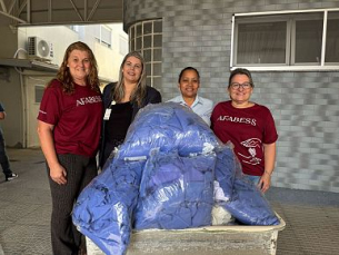 Notícia - Hospital São José doa 300 quilos de retalhos para ação solidária da Afabess