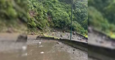 Notícia - [Vídeo] Serra do Rio do Rastro em meia pista após queda de pedras