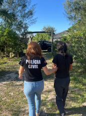 Notícia - Principal suspeita de latrocínio, mulher é presa em Balneário Gaivota