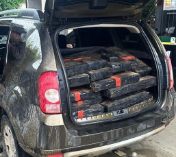 Notícia - Com 348 quilos de maconha em carro adulterado com placas de Criciúma, homem é preso pela PM
