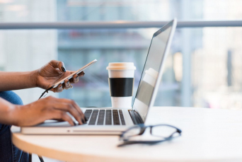 Notícia - Como a opção de comprar online sem cartão amplia o acesso ao comércio digital no Brasil