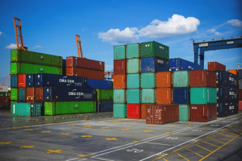 Notícia - EUA vai tributar produtos da China em 104%
