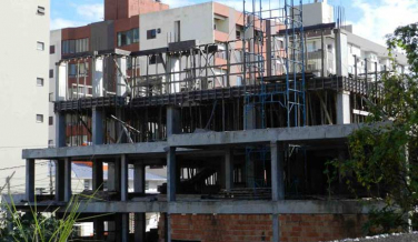 Notícia - Assinado decreto contra imóveis abandonados em Criciúma