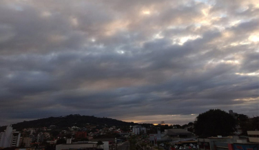 Notícia - Quinta-feira começa nublada, mas sol deve aparecer
