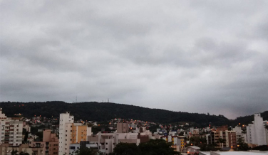 Notícia - Terça-feira nublada e chuvosa na região