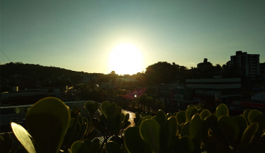 Notícia - Céu limpo e muito sol nesta terça-feira