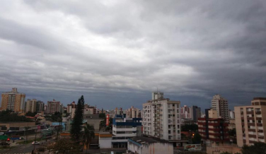 Notícia - Segunda-feira nublada e chuvosa