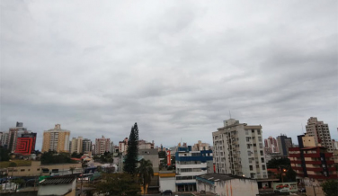 Notícia - Sábado com céu encoberto e precipitações