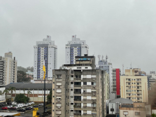 Notícia - Quarta-feira deve ser marcada por tempo nublado e chuvoso