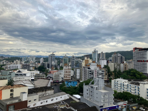 Notícia - Terça-feira será de tempo nublado com chuva