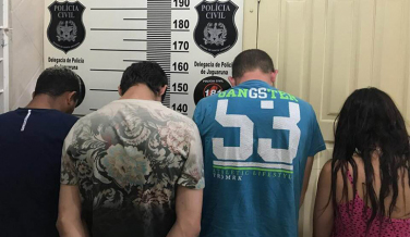 Notícia - Quatro presos por tráfico de drogas