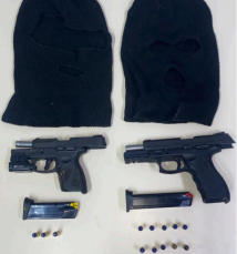 Notícia - Criminosos invadem casa, fazem mãe e filho de 3 anos reféns e trocam tiros com a PM 