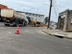 Notícia - Prefeitura de Cocal realiza reparos em rua que faz binário com a SC-108
