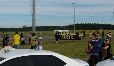 Notícia - Torcedores cobram delegação do Criciúma na volta de mais uma derrota
