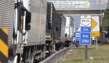 Notícia - Indefinição sobre tabela do frete de cargas gera dúvidas em transportadoras