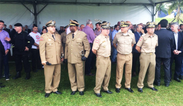 Notícia - 9º BPM: emoção e homenagens na troca de comando