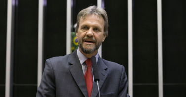 Notícia - Pedro Uczai passa mal e desmaia durante reunião de líderes na Câmara