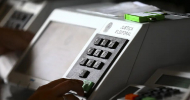 Notícia - Do primeiro voto ao resultado: Som Maior, 4oito e Unesc acompanham as Eleições 2026