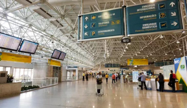 Notícia - Gastos com viagens ao exterior caem quase 21% em agosto