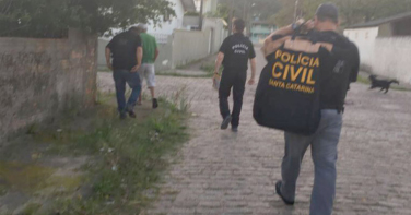 Notícia - Justiça condena 11 réus por esquema com propinas e fraudes em licitações em SC