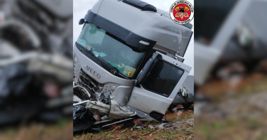 Notícia - Colisão frontal entre carro e carreta deixa cinco mortos em SC