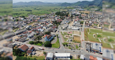 Notícia - Cidade de colonização belga de SC abre concurso público com salários de até R$ 21 mil