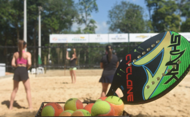 Estrutura do campeonato mundial de beach tennis começa ser montada em Balneário Rincão na próxima semana