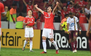 Nascido nos EUA e criado em Criciúma, Johnny faz segundo jogo na Libertadores pelo Inter