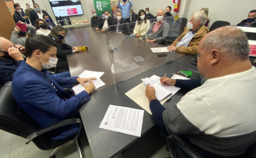 Natal 2021: prefeitura e CDL firmam convênio que garante repasse R$ 1 milhão para a iluminação natalina