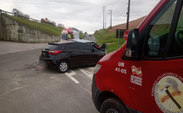 Colisão entre carros deixa uma pessoa ferida em Sombrio