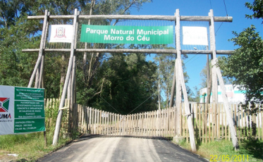 Proprietários de áreas do Morro do Céu entregam documento aos vereadores contra devolução da área