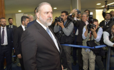 PGR pede abertura de inquérito sobre conduta de ministro da Saúde