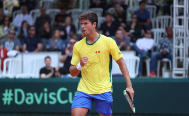 Jogo entre Menezes e Lewis é cancelado na Copa Davis