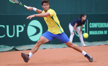 Brasil perde primeiro confronto na Davis