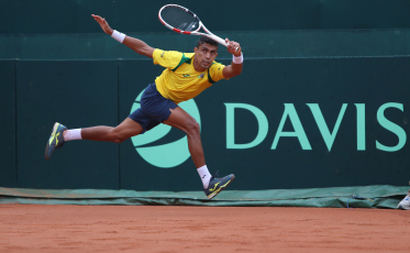 Thiago Monteiro confirma favoritismo e empata duelo na Davis