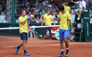 Sem barbada, Melo/Soares colocam o Brasil na frente na Copa Davis