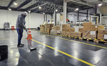 Empresa de Criciúma reutiliza tintas industriais para pintura de pisos da fábrica