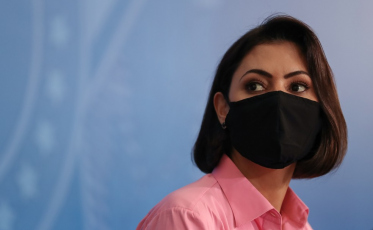 Primeira-dama Michelle Bolsonaro testa positivo para coronavírus